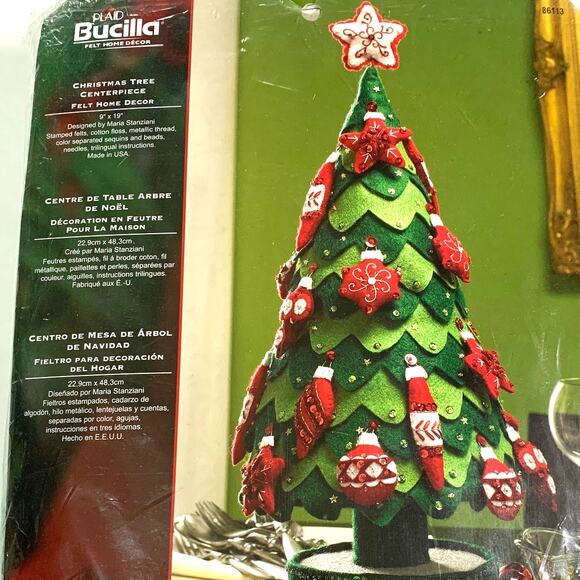 Bucilla 86113 Christmas Tree Centerpiece Felt Home Decor 2008 NEW Sealed - Picture 1 of 6